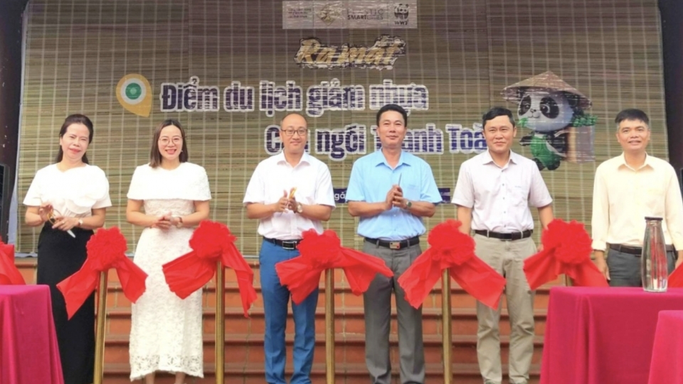 Thanh Toan bridge promotes green tourism in Hue with plastic-reducing initiative